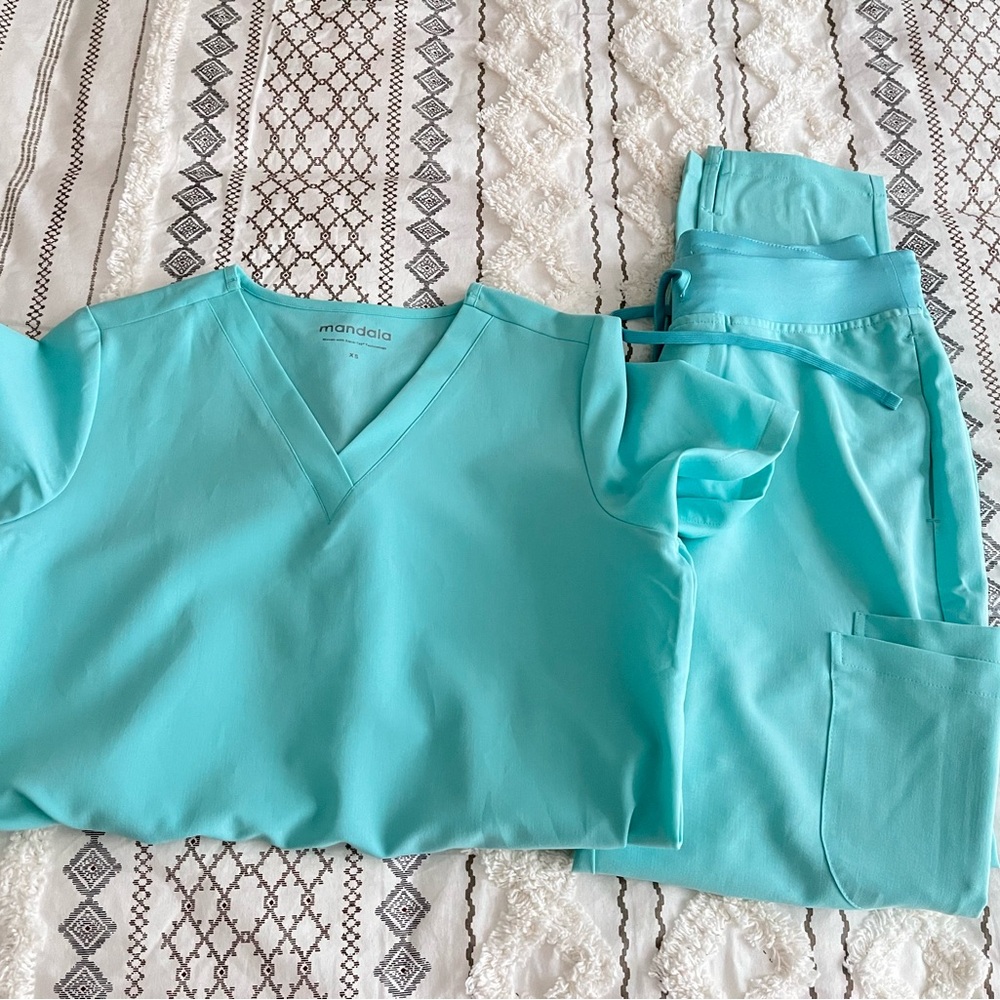 Mandala scrub set in Aqua